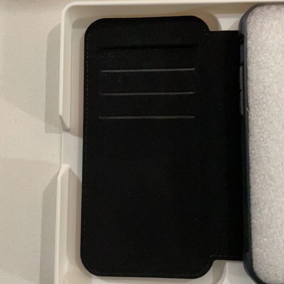 UAG iPhone 12 case - Picture 4 of 4